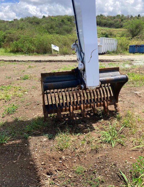 MADIMAT customises DX225SLR-7 excavators for removing toxic algae from Martinique coastline